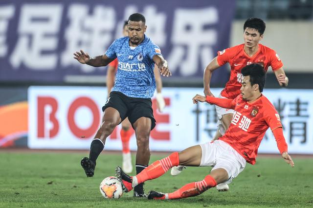 王睿泽30分杨瀚森29+10+7 青岛击败深圳